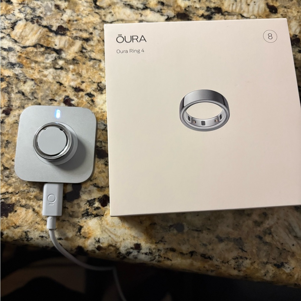 Oura Ring 4 with Charger size 8